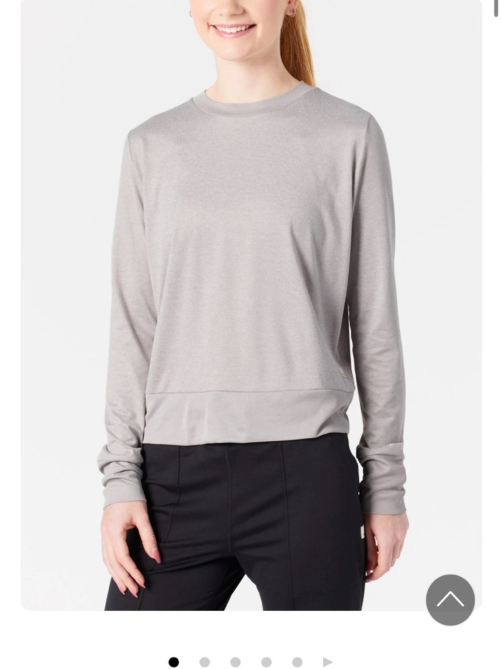 Vuori Light Gray Women's Long-Sleeve Crewneck Top